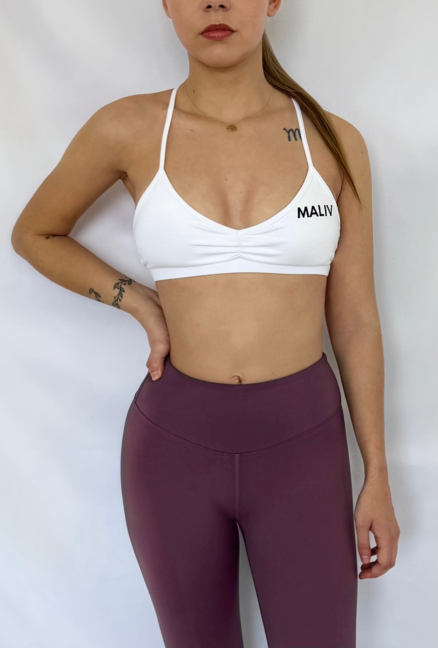 REALITY WHITE TOP