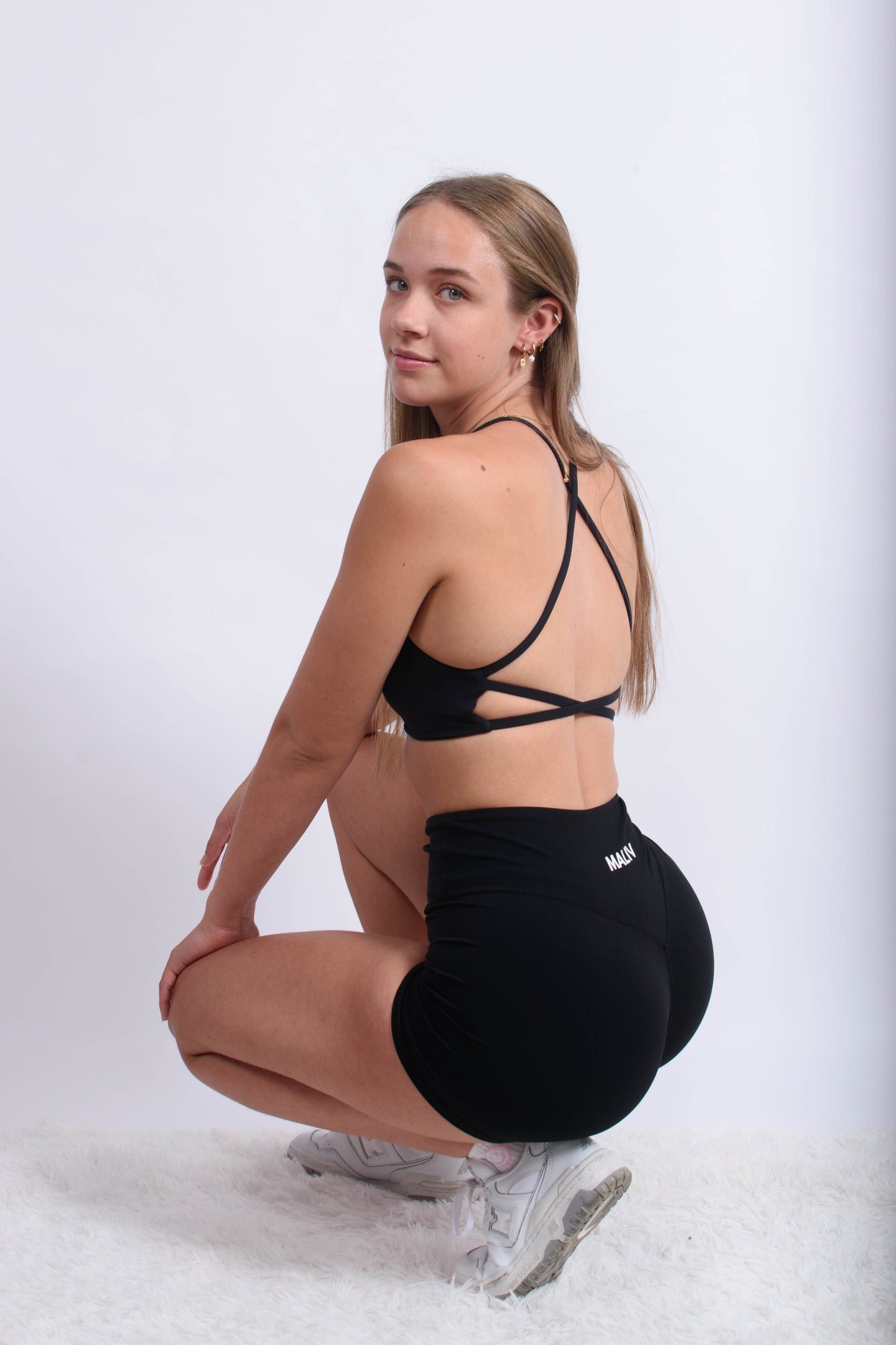 REALITY INVISIBLE SCRUNCH SHORT BLACK